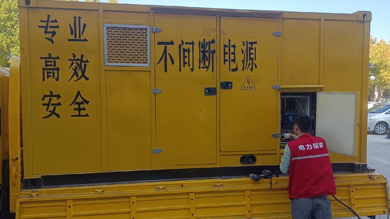 遵化柴油发电机组和UPS电源配合使用时，如何避免切换过程中的电力中断？